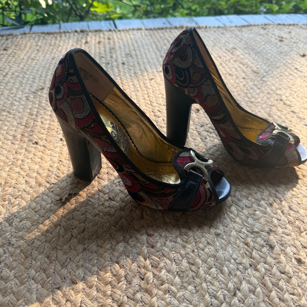 Naughty Monkey Womens Y2K Velvet Psychedelic Peep Toe Block Heels Red Gold 7.5